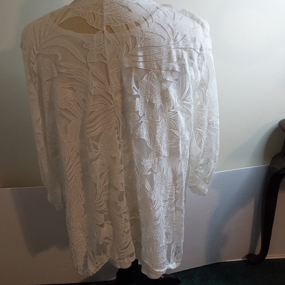 Notations Woman 2 piece tank top Overlay. Chic laced design - Picture 2 of 8